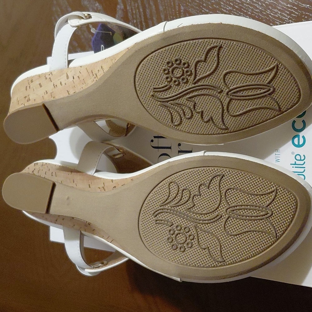 Croft & Barrow Women Sandals New. - Picture 4 of 8